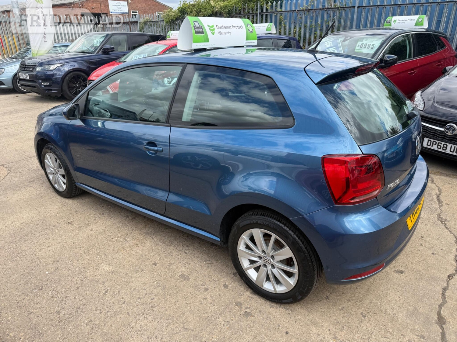 Volkswagen Polo 2015 - Cars