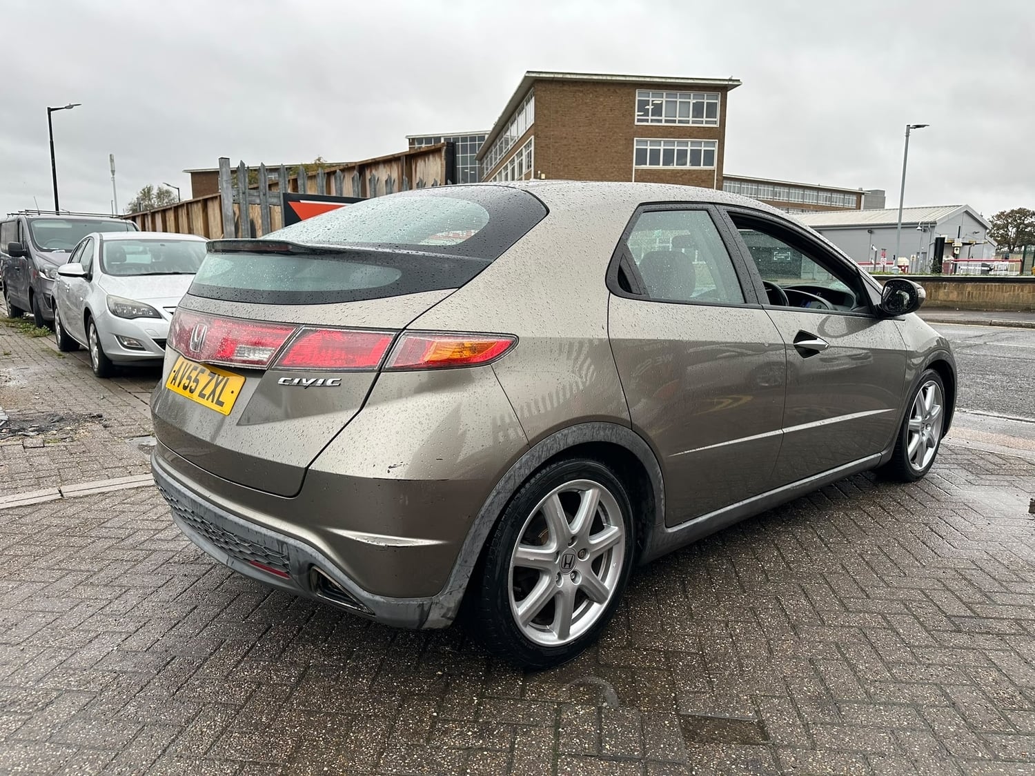 Honda Civic 2005 - Cars in Slough