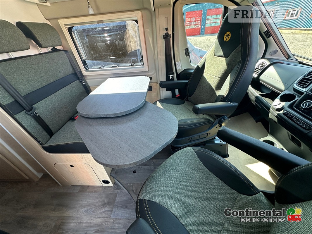 [4 berth ]Sunlight Cliff 600 RT