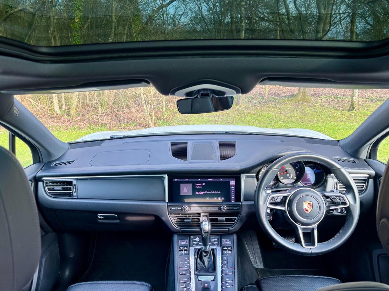 [ berth ]Porsche Macan