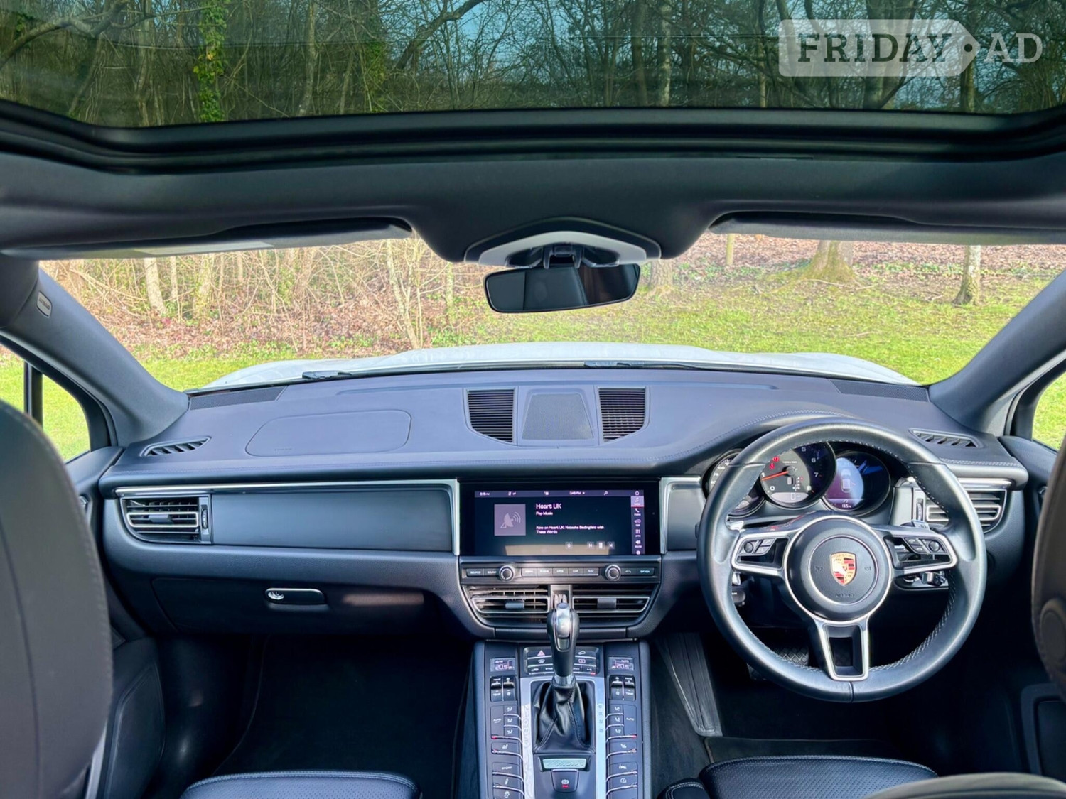 [ berth ]Porsche Macan