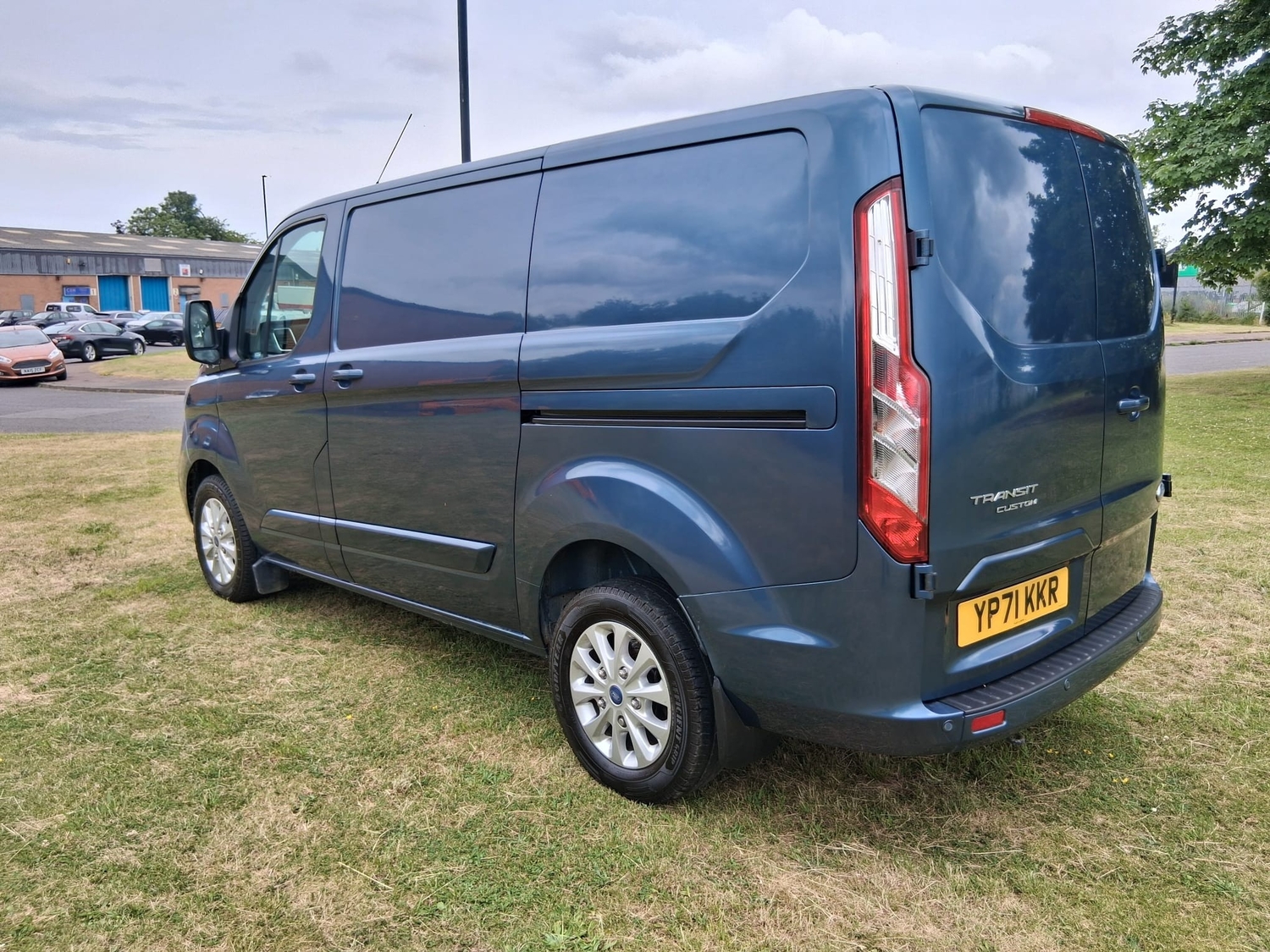[ berth ]Ford Transit Custom