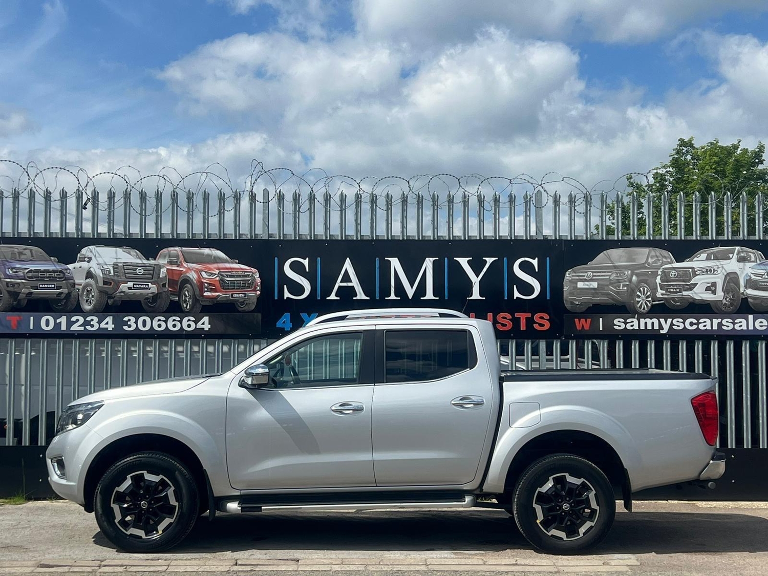 Nissan Navara 2020 - Vans & Commercial Vehicles in Bedford