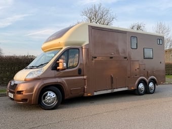 Courchevel  Peugeot Horsebox