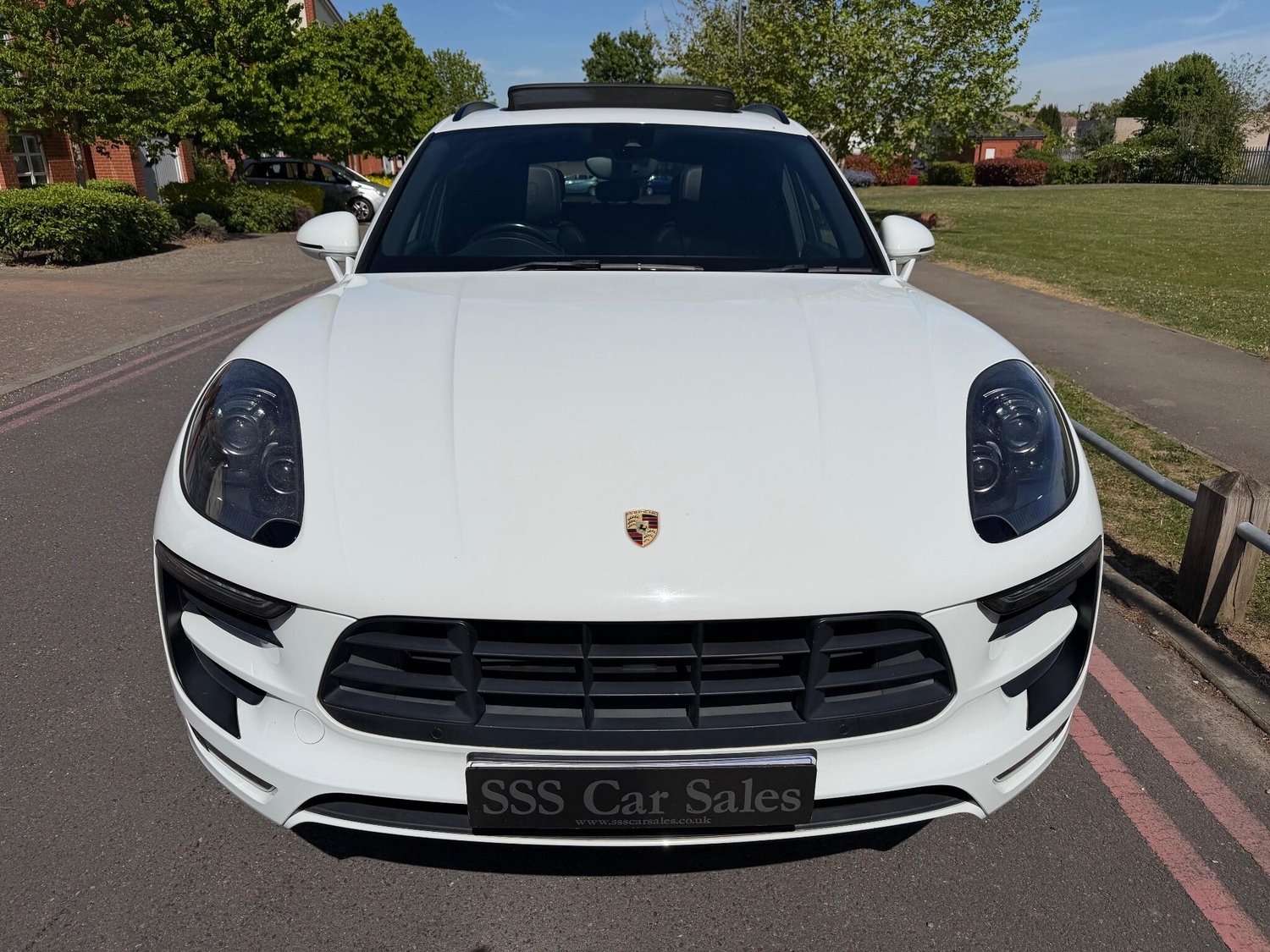 [ berth ]Porsche Macan