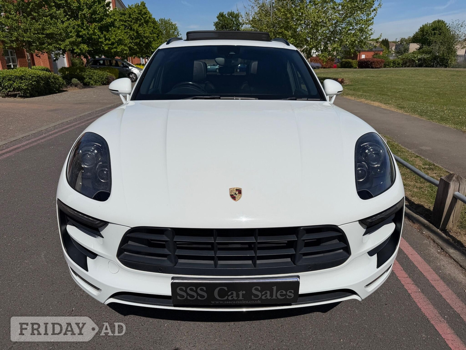 [ berth ]Porsche Macan