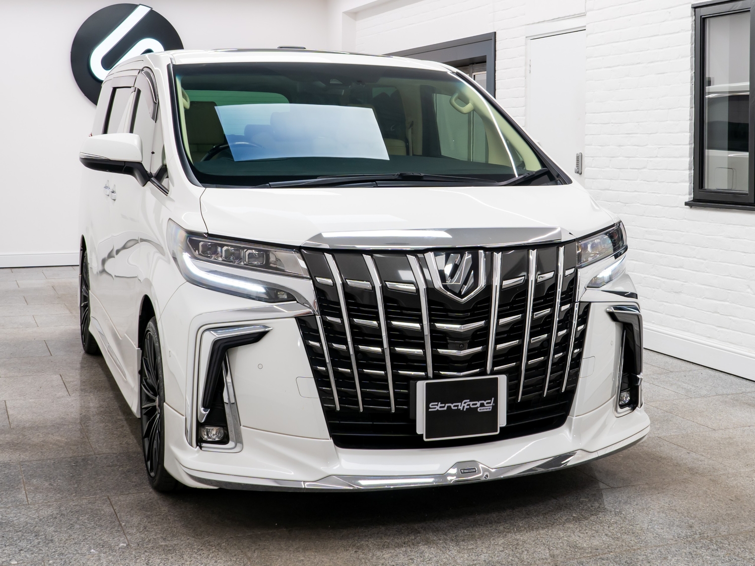 Toyota Alphard Brighton