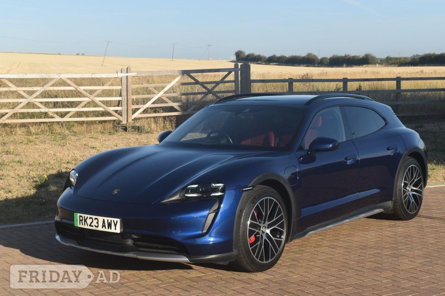 Porsche Taycan 2023 - Cars