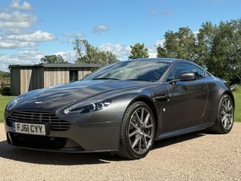Aston Martin Vantage 2011