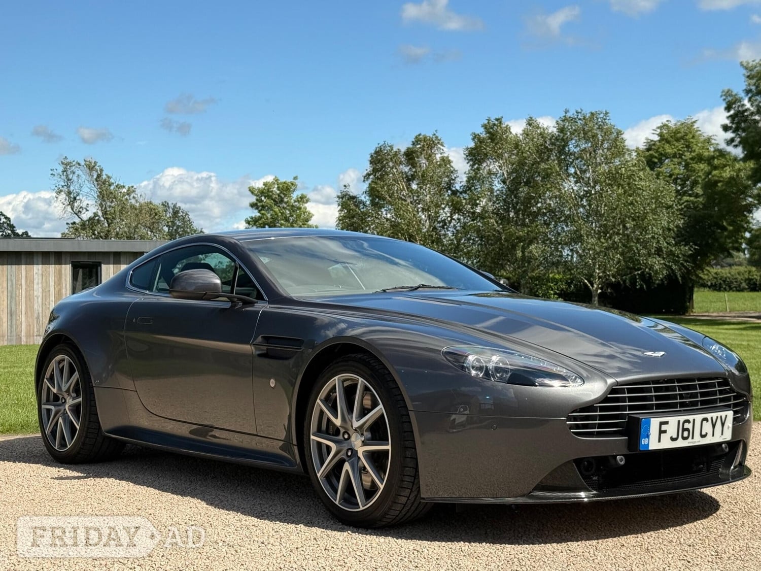 [ berth ]Aston Martin Vantage