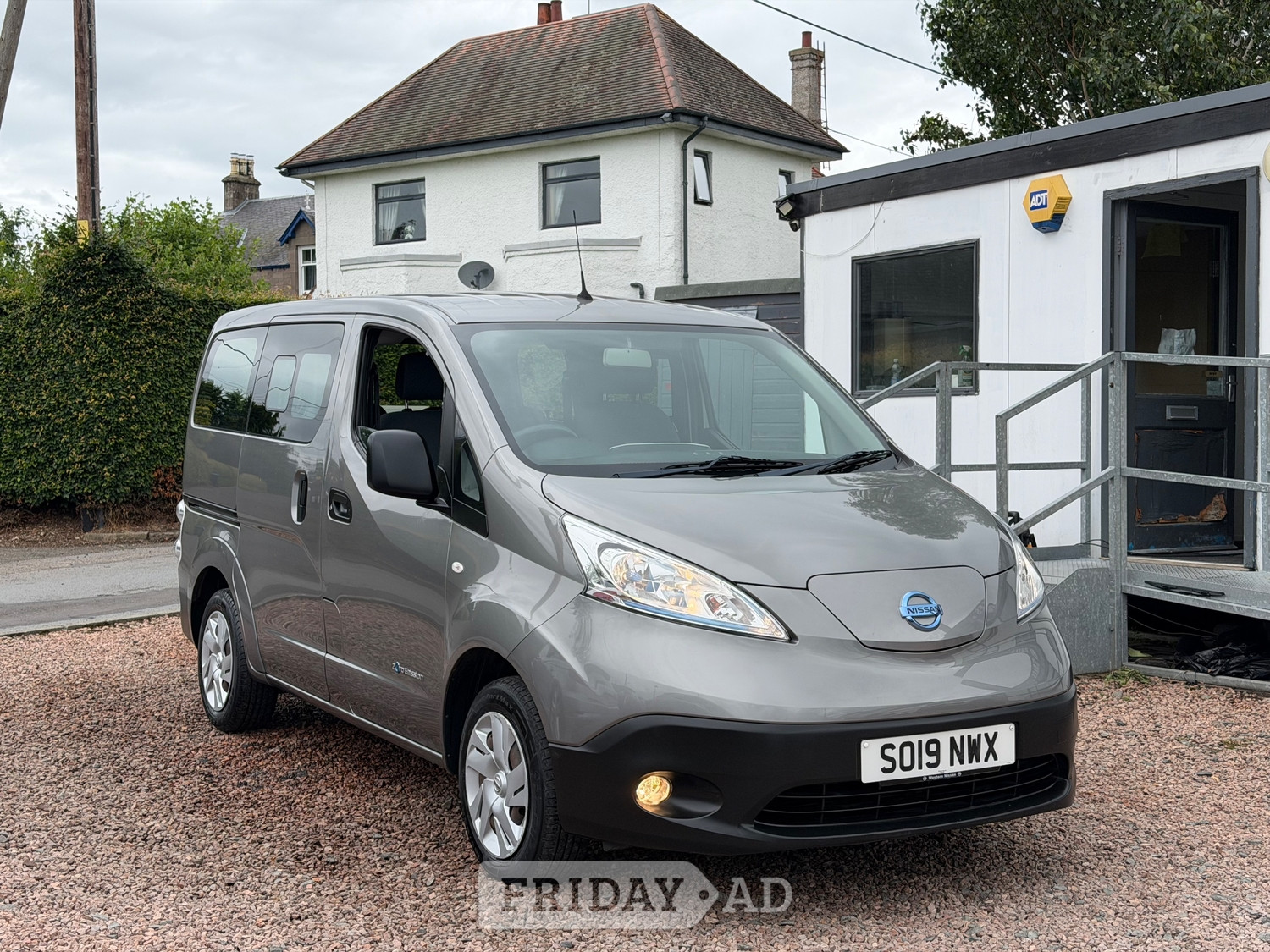 [ berth ]Nissan e-NV200