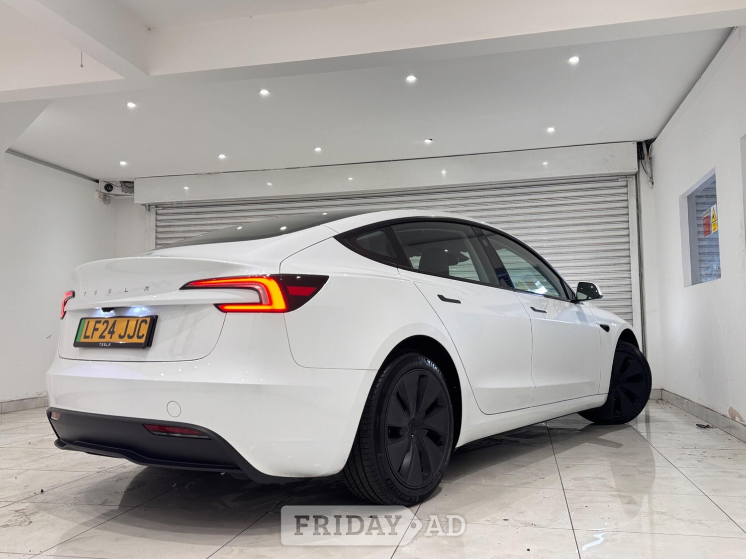 [ berth ]Tesla Model 3