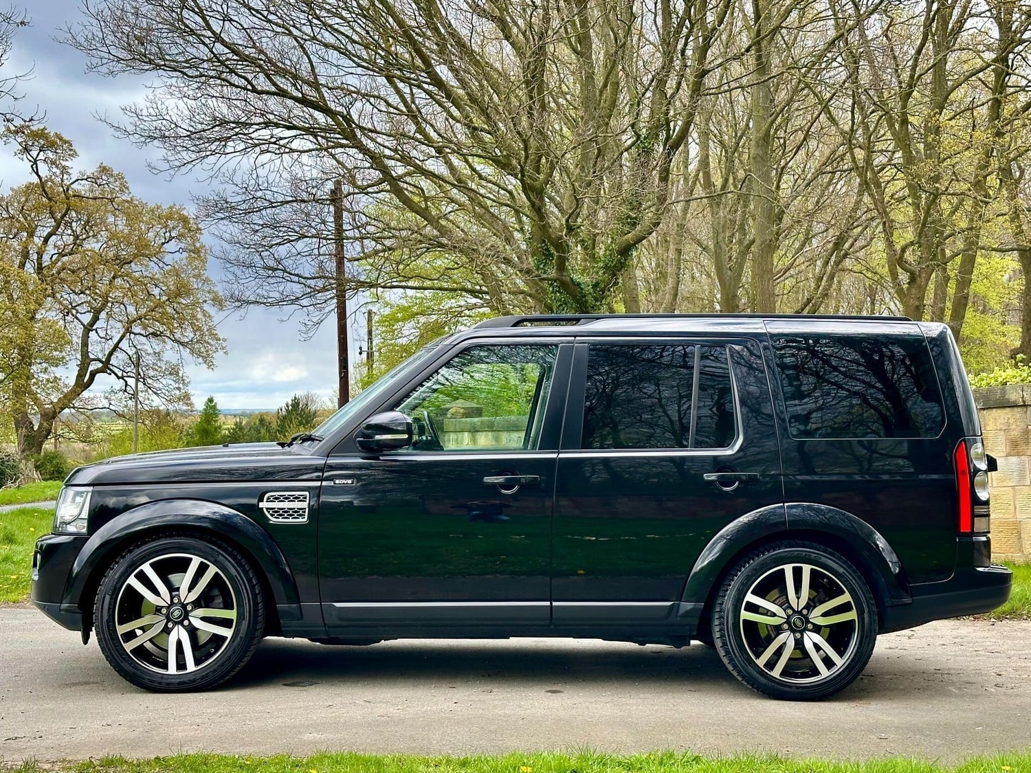 Land Rover Discovery 4 2014 - Cars in Leeds