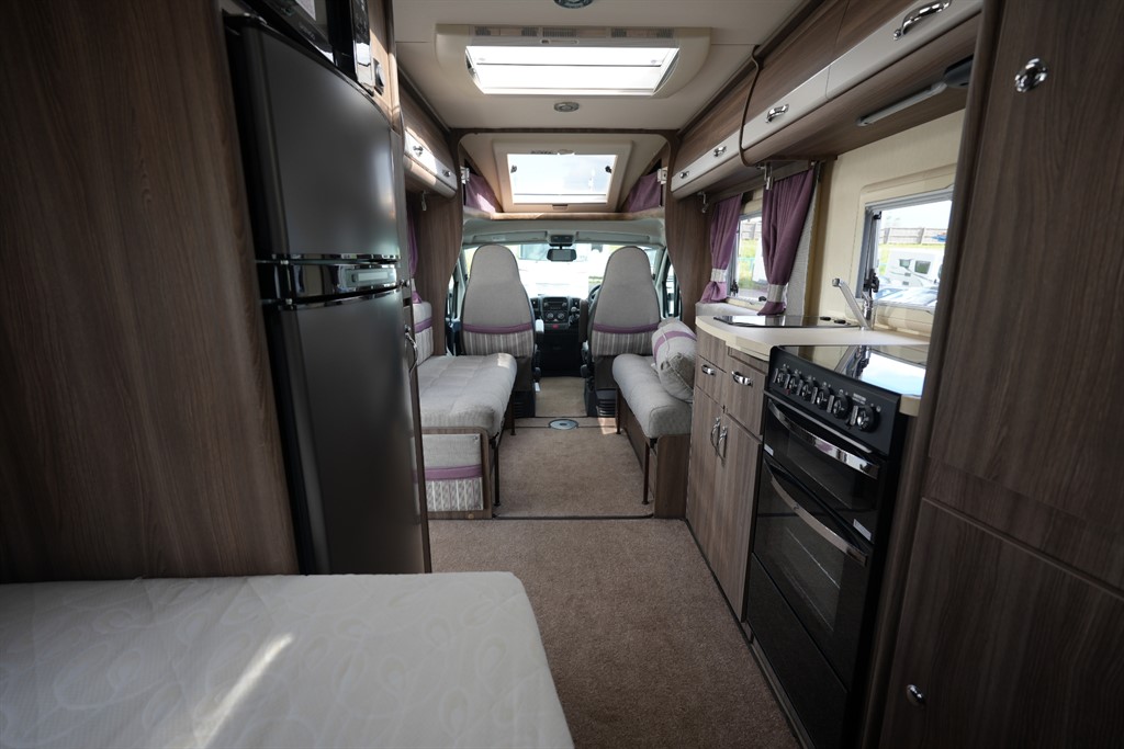 [4 berth ]Auto-Sleepers Broadway FB PEUGEOT 4 BERTH 2 TRAVEL VB AIR SUSPENSION