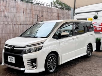 Toyota Voxy 2014