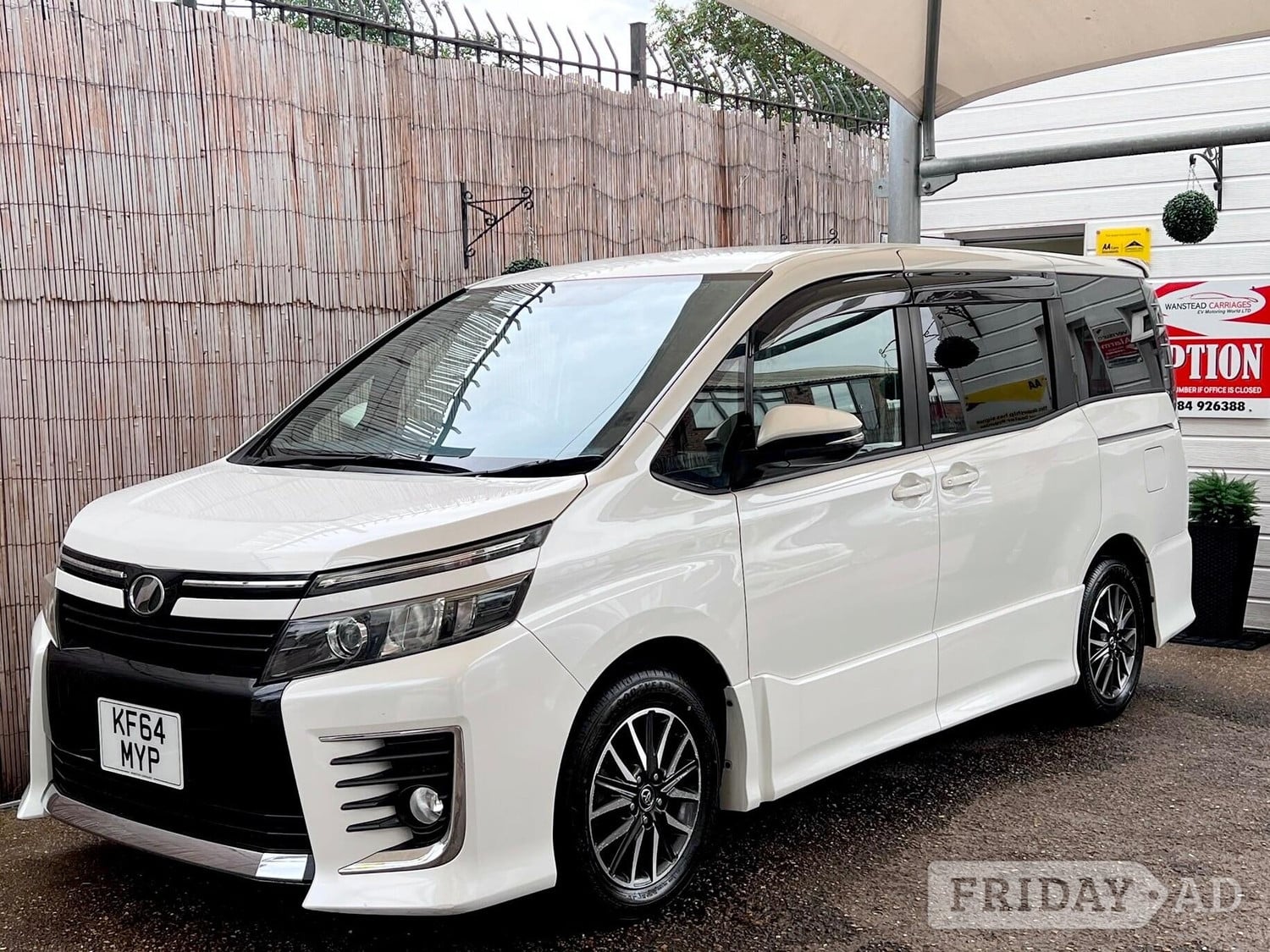 Toyota Voxy 2014 in Chingford