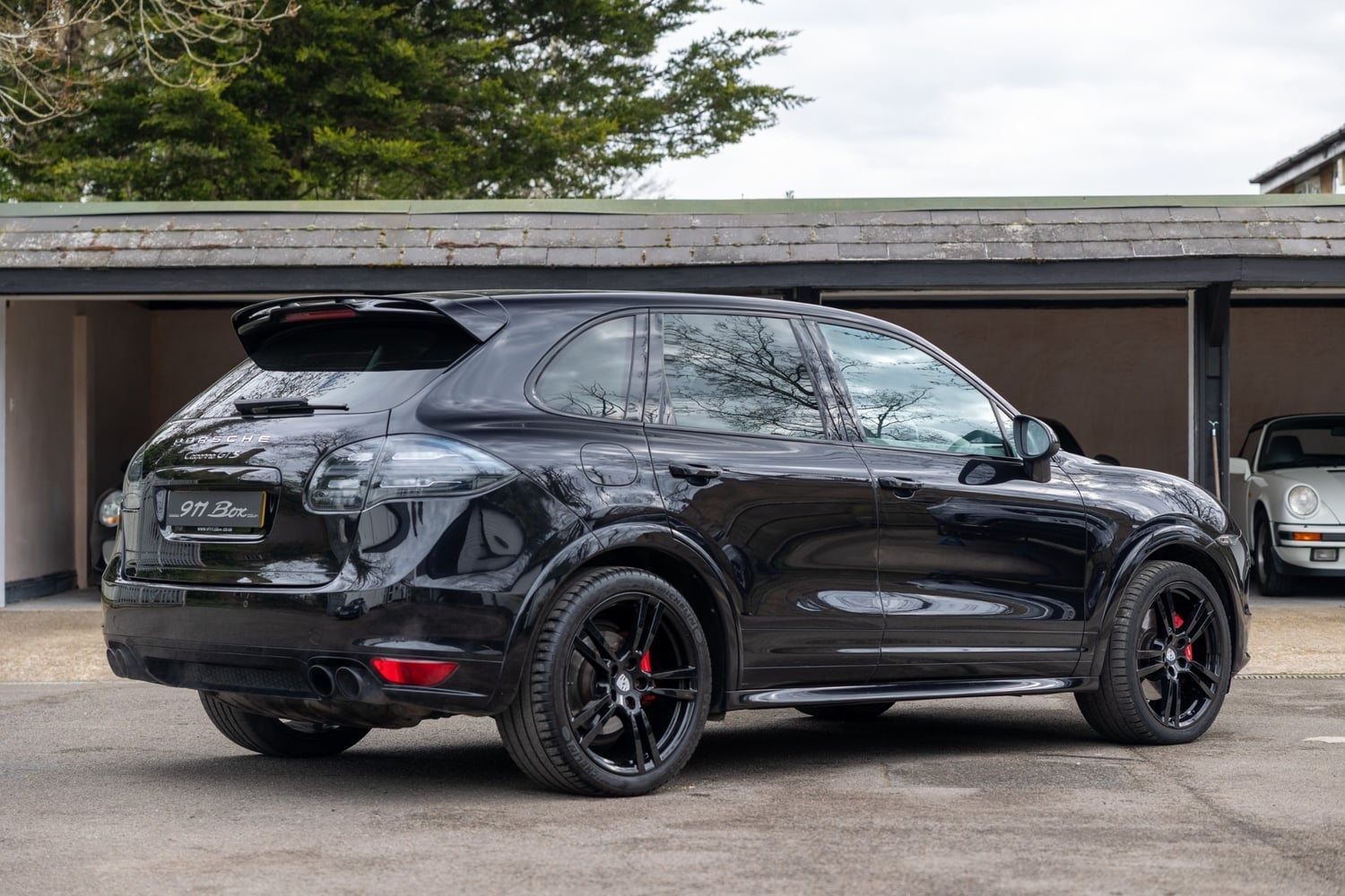 [ berth ]Porsche Cayenne