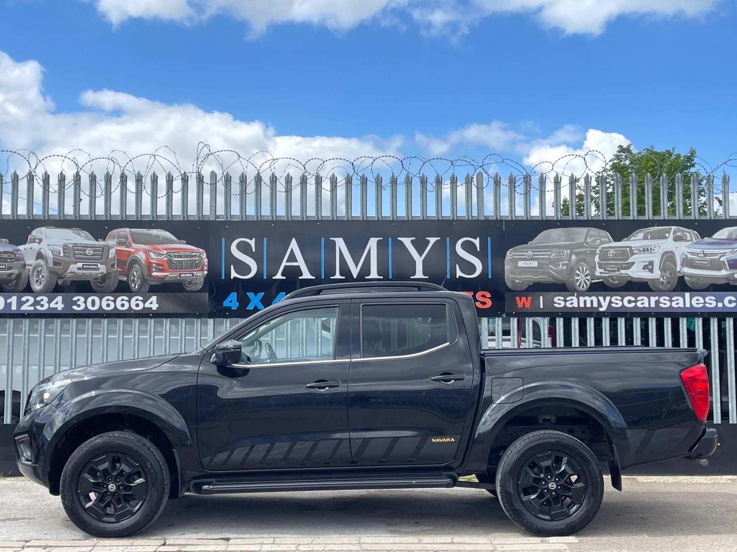 Nissan Navara 2020 - Vans & Commercial Vehicles in Bedford