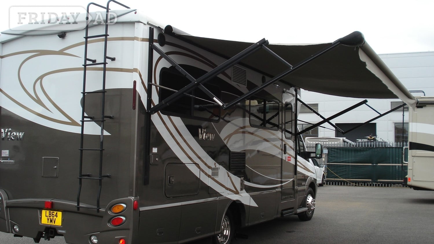 [ berth ]Mercedes-Benz View 24J