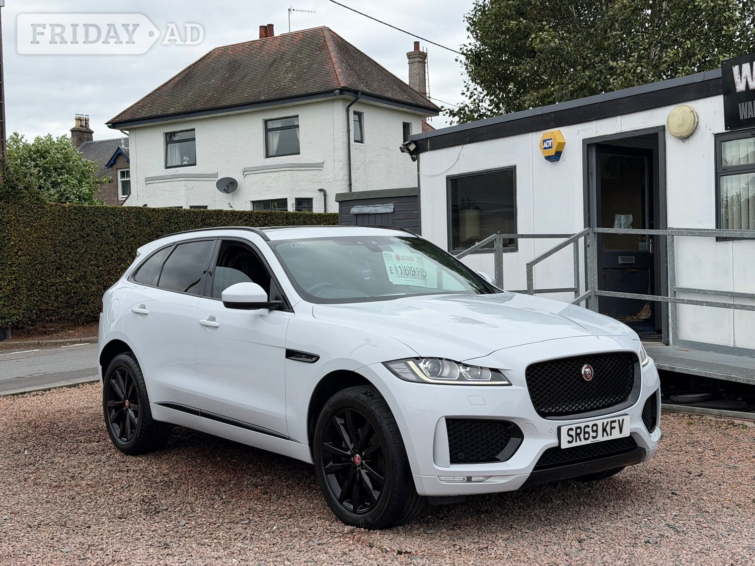 [ berth ]Jaguar F-Pace
