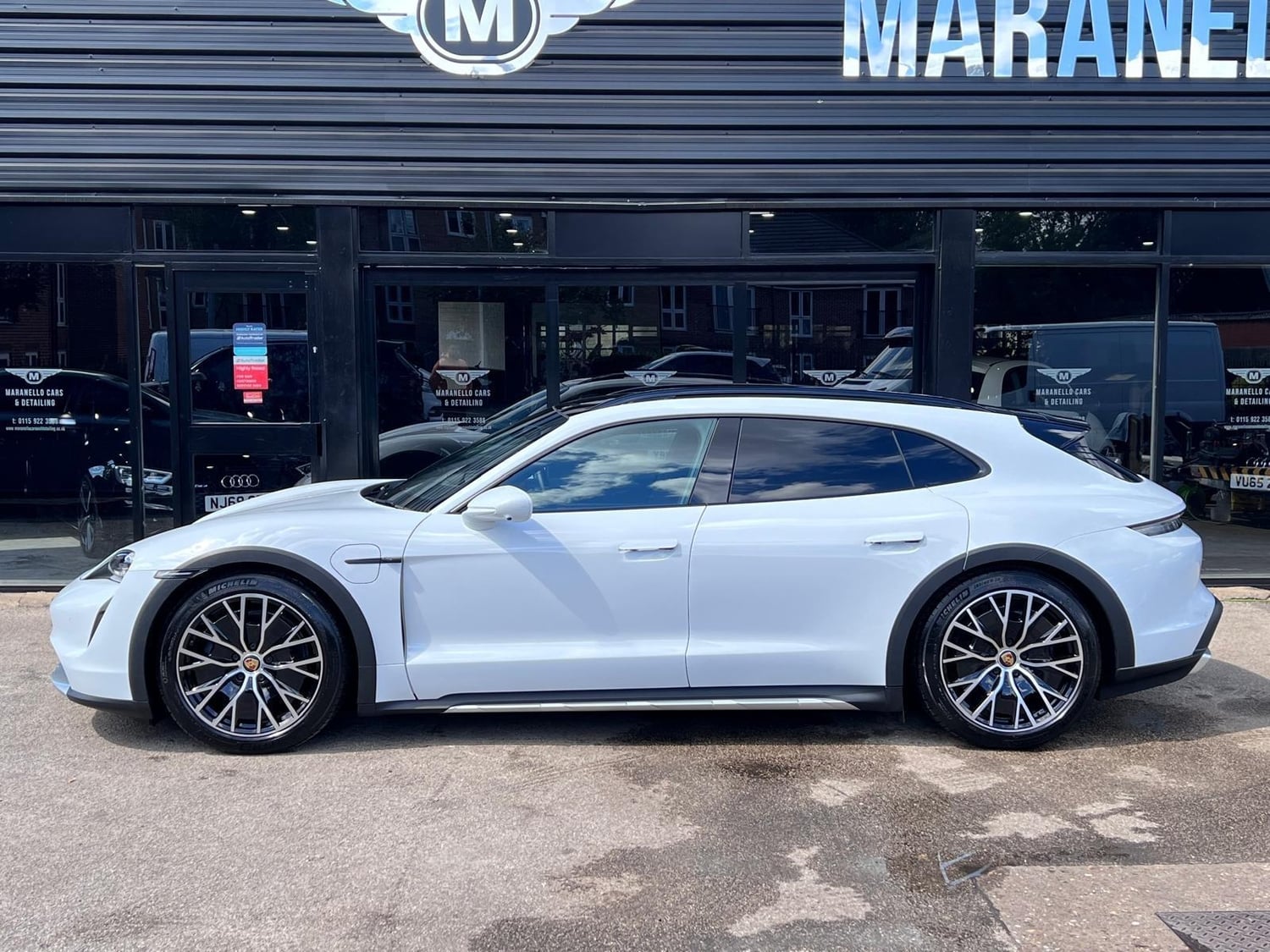 Porsche Taycan 2022 - Cars
