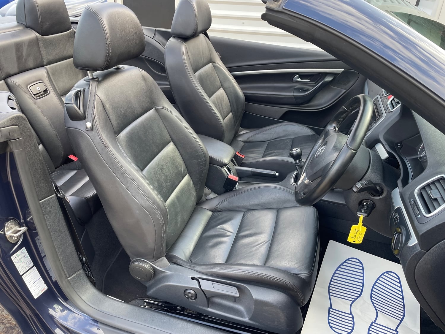 Volkswagen Eos 2010 - Cars in Farnham