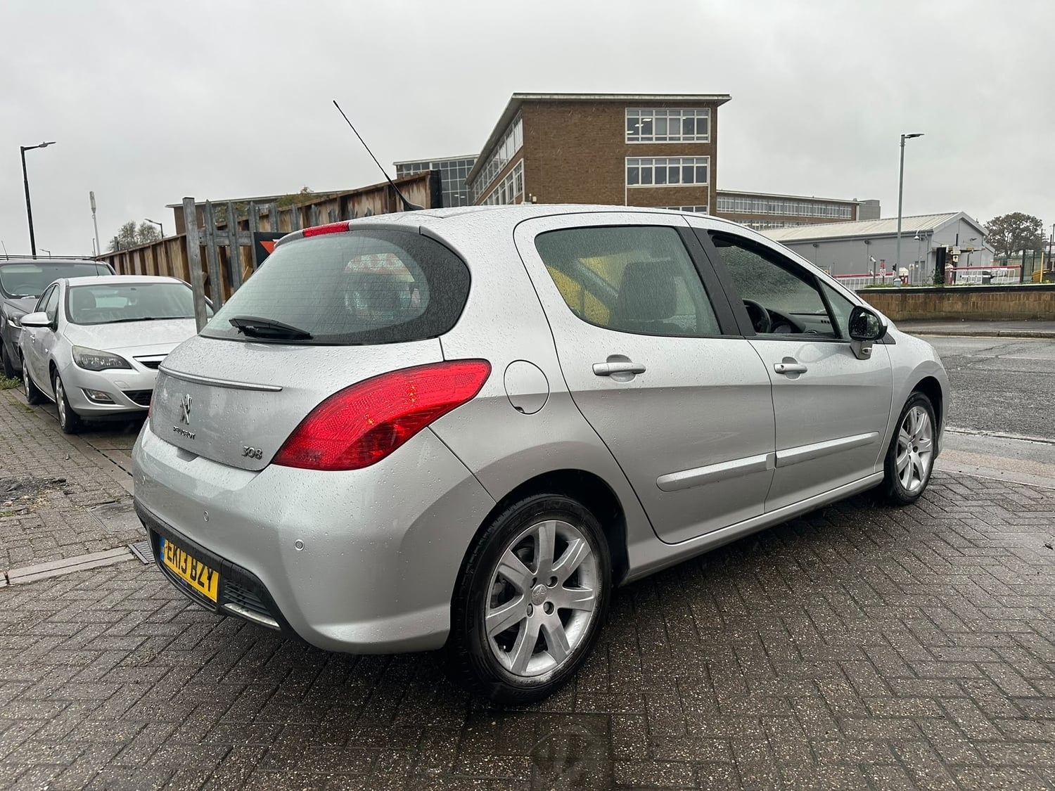 Peugeot 308 2013 - Cars in Slough