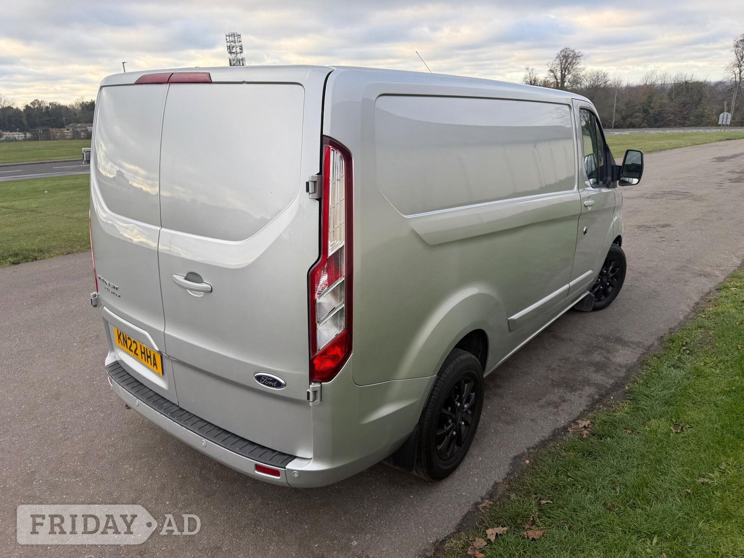 [ berth ]Ford Transit Custom