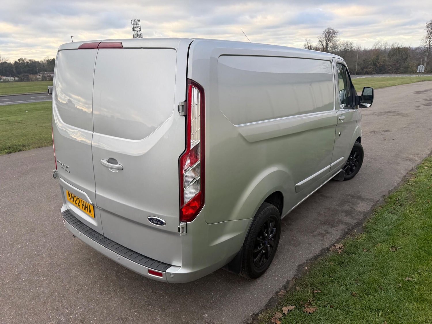 [ berth ]Ford Transit Custom