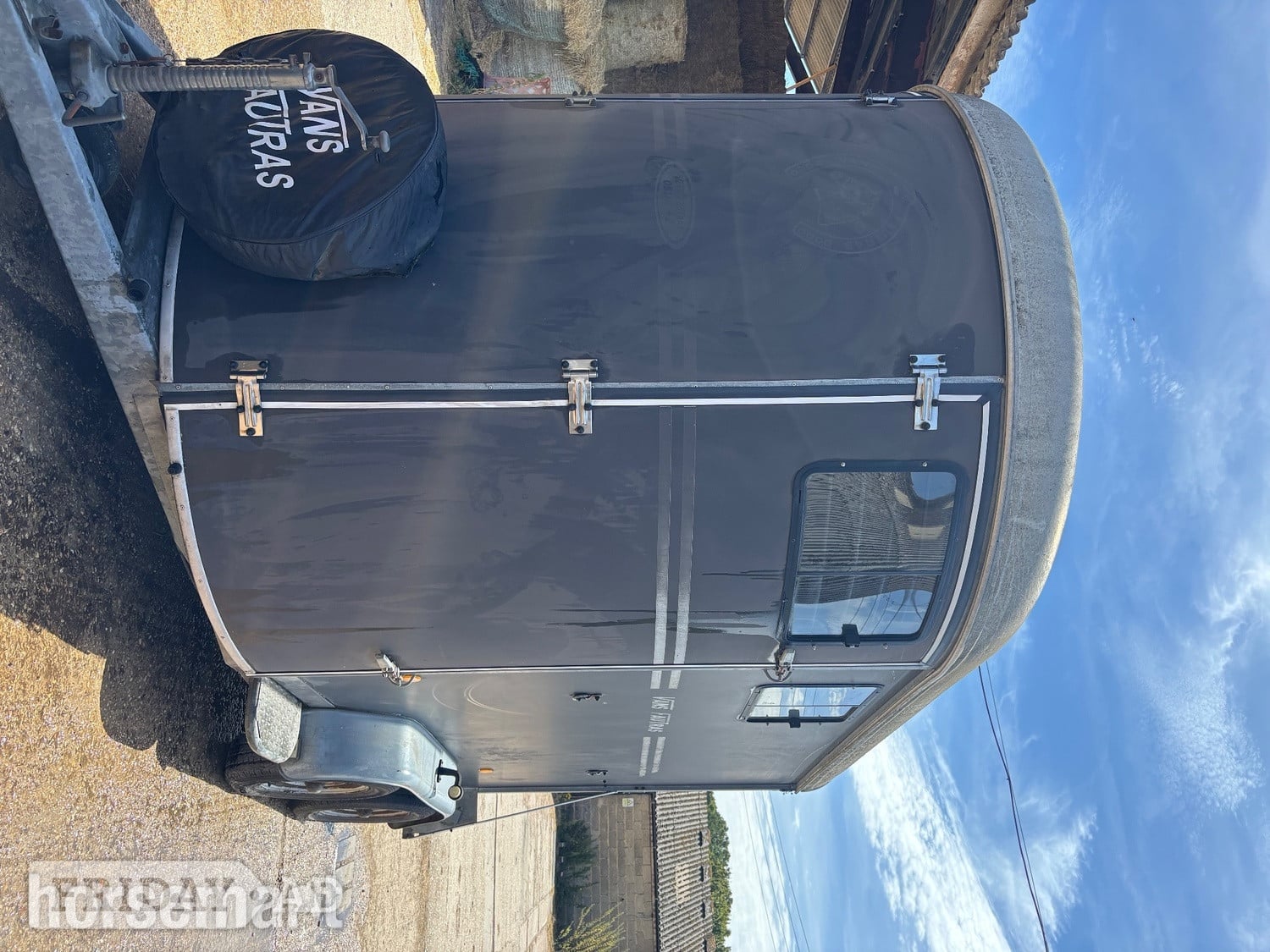Fautras Obliq 2  Horse Trailer in Horsham