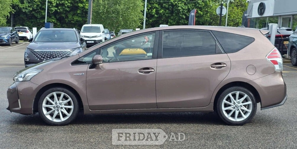 Toyota Prius+ 2020 - Cars