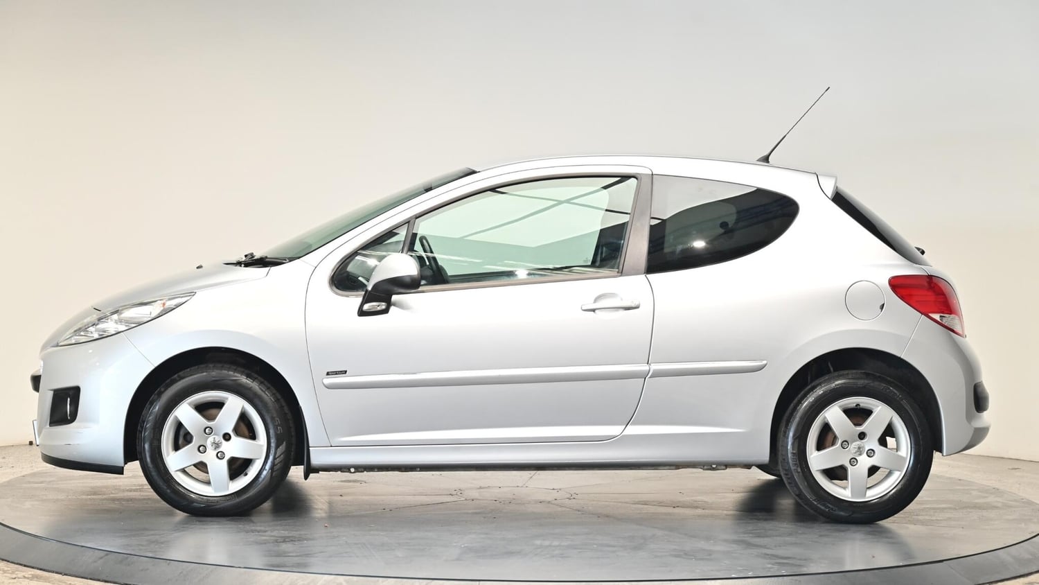 [ berth ]Peugeot 207