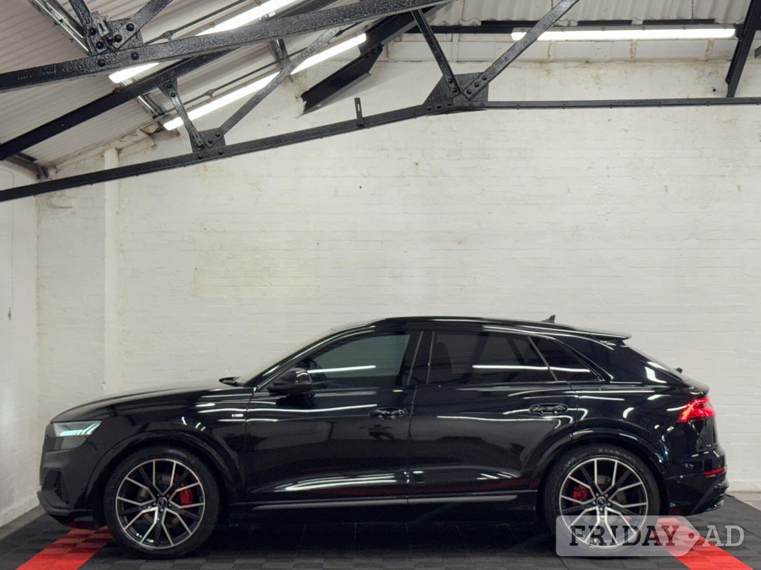 [ berth ]Audi Q8