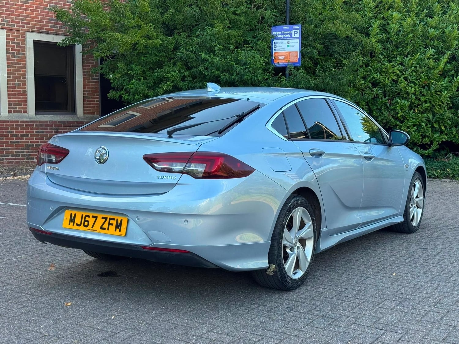 Vauxhall Insignia 2017 - Cars in Hillingdon