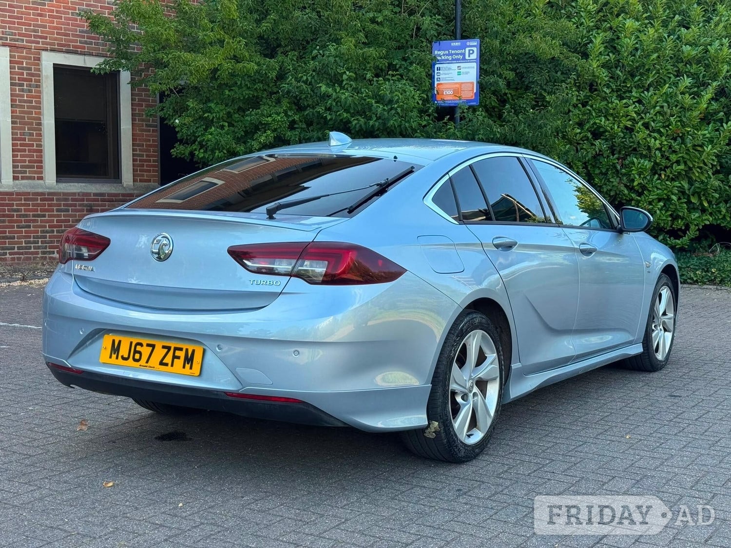 Vauxhall Insignia 2017 - Cars in Hillingdon
