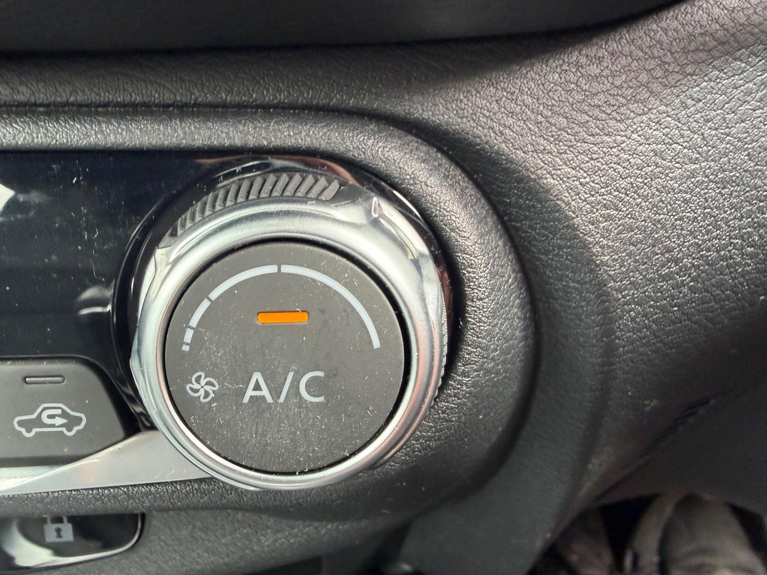 Nissan Juke 2023 - Cars in Sutton