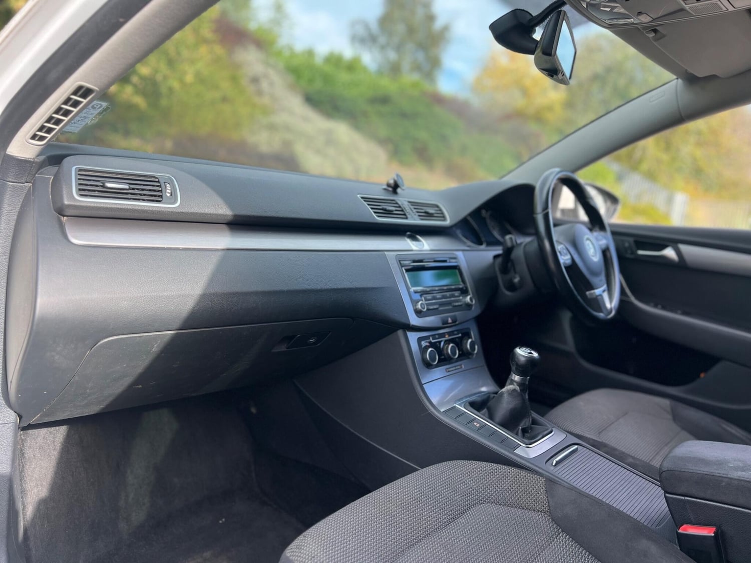 Volkswagen Passat 2011 - Cars
