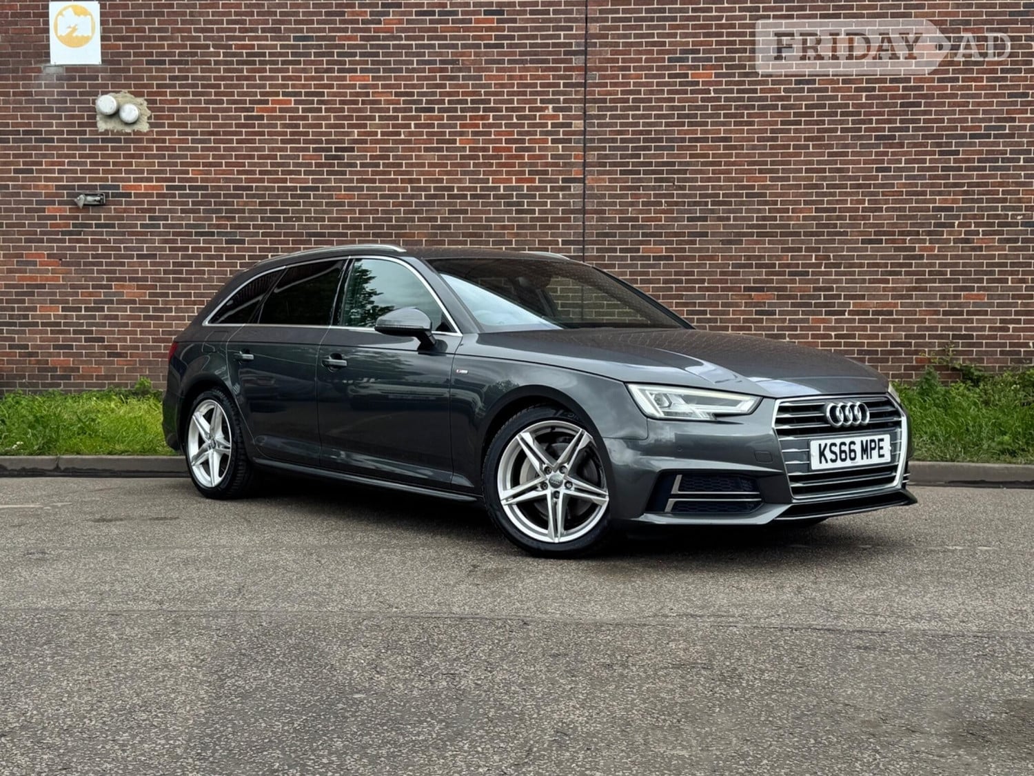 Audi A4 Avant 2016 in Leeds