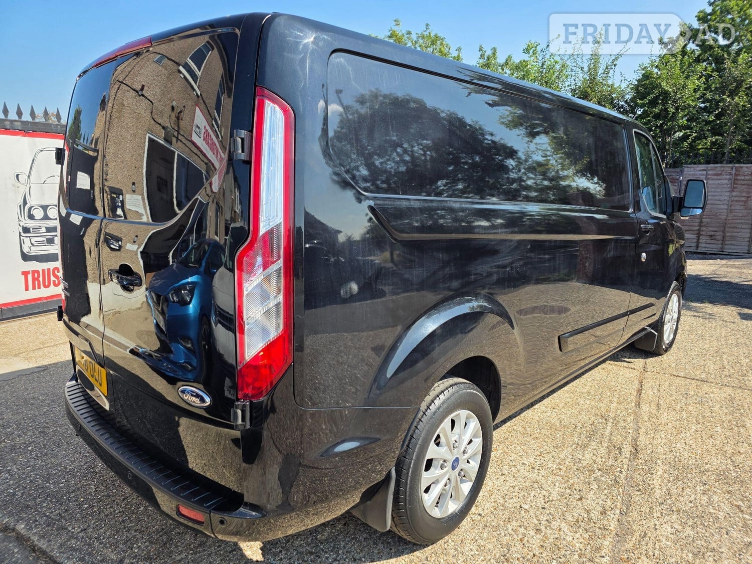 [ berth ]Ford Transit Custom