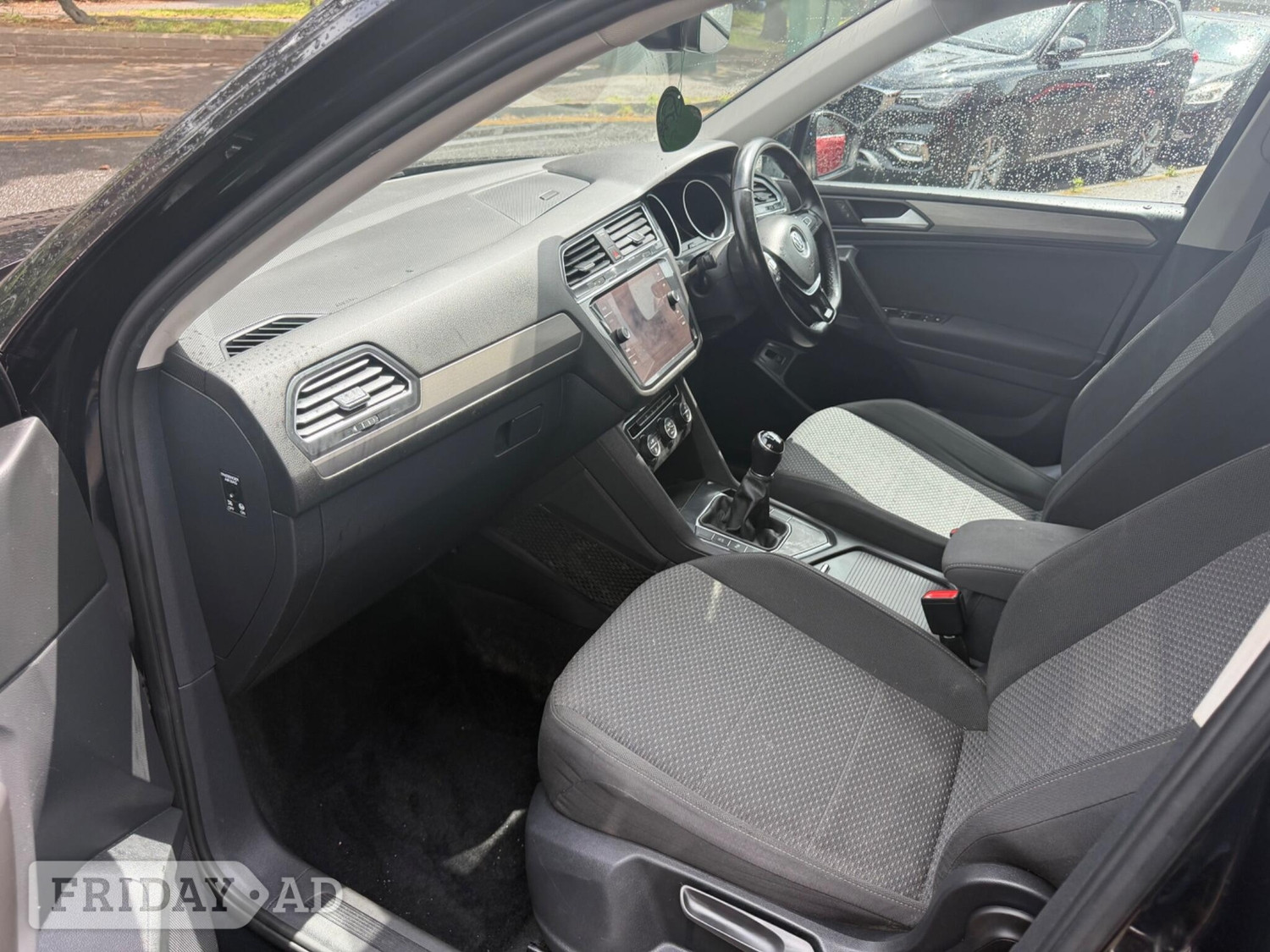 Volkswagen Tiguan 2021 - Cars