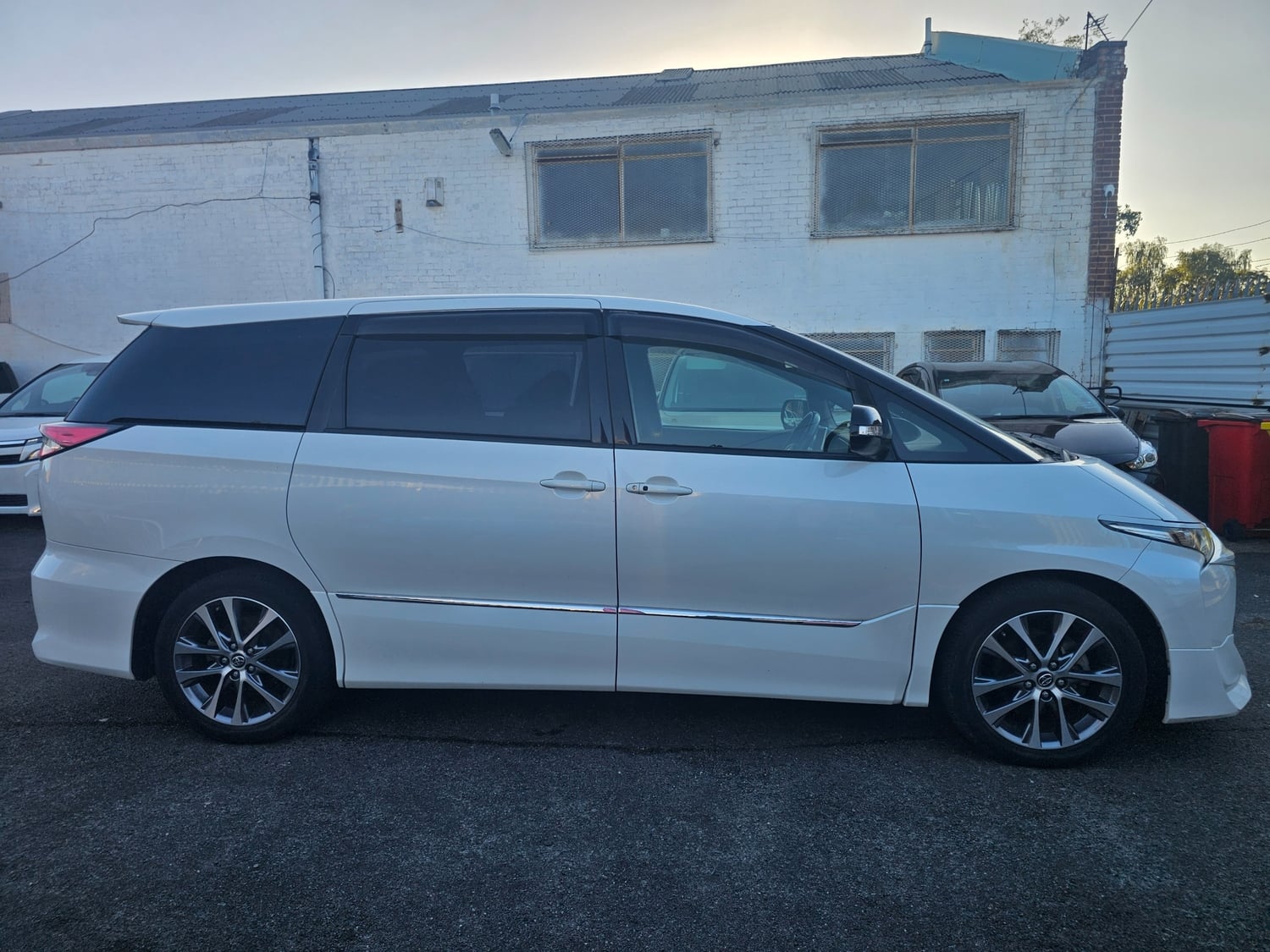 Toyota Estima 2017 - Cars