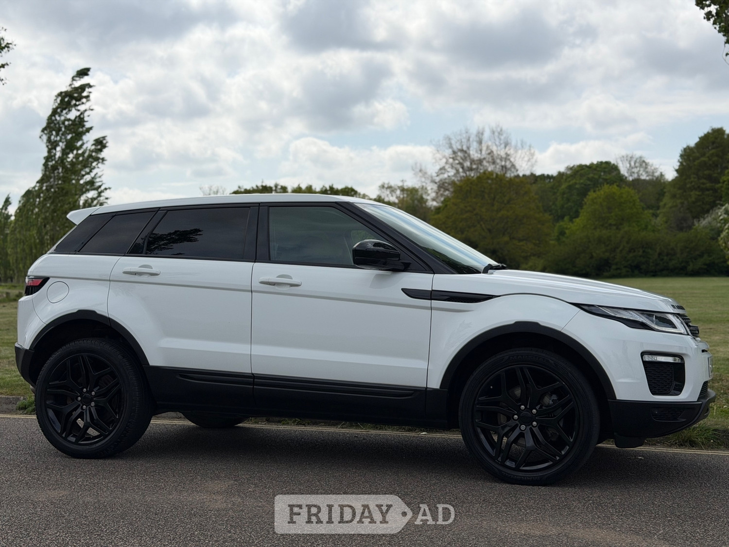 [ berth ]Land Rover Range Rover Evoque