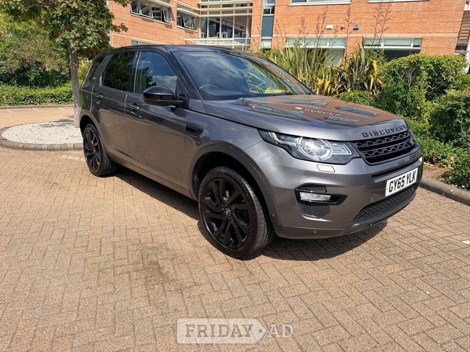 [ berth ]Land Rover Discovery Sport