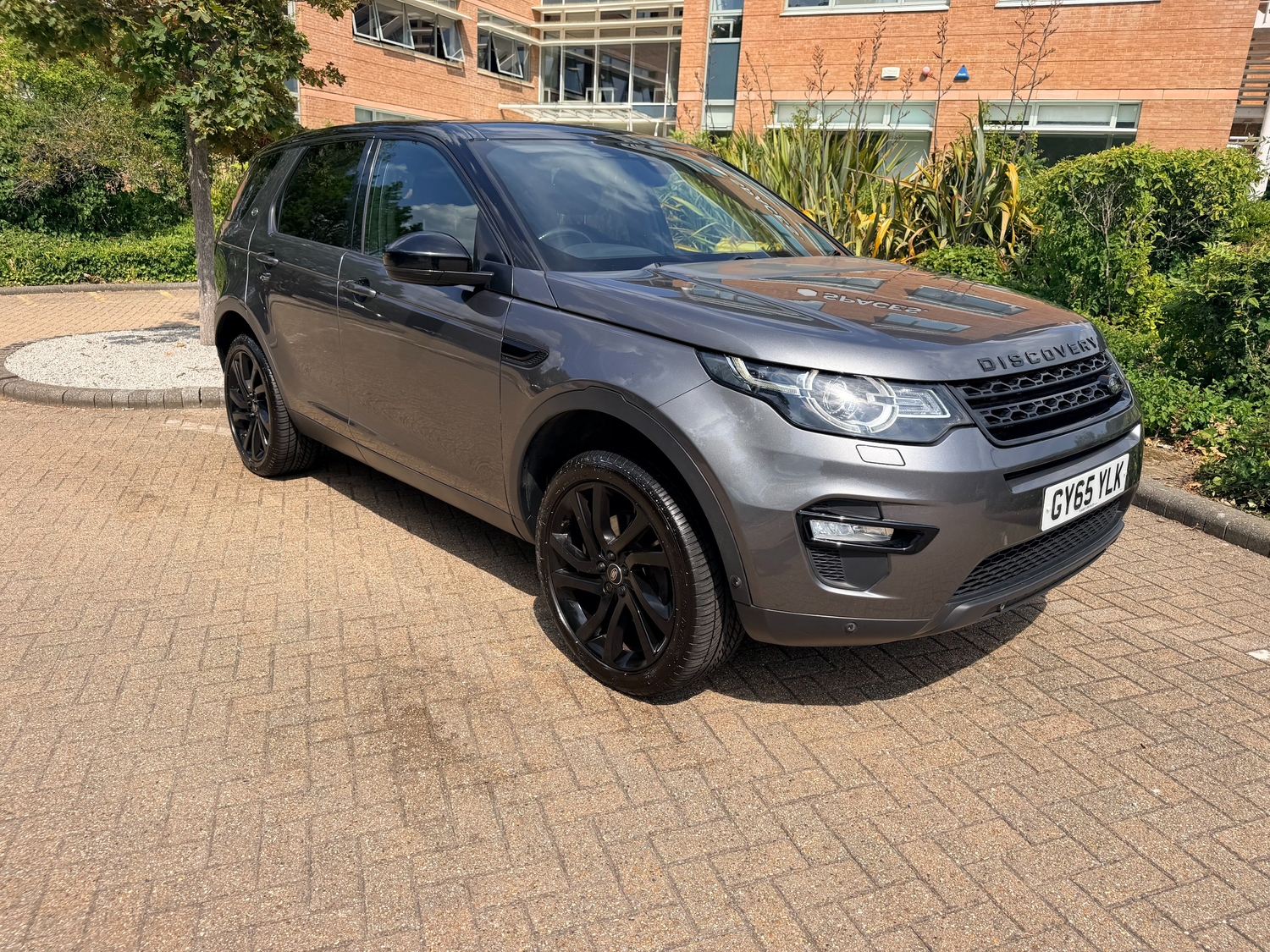 [ berth ]Land Rover Discovery Sport