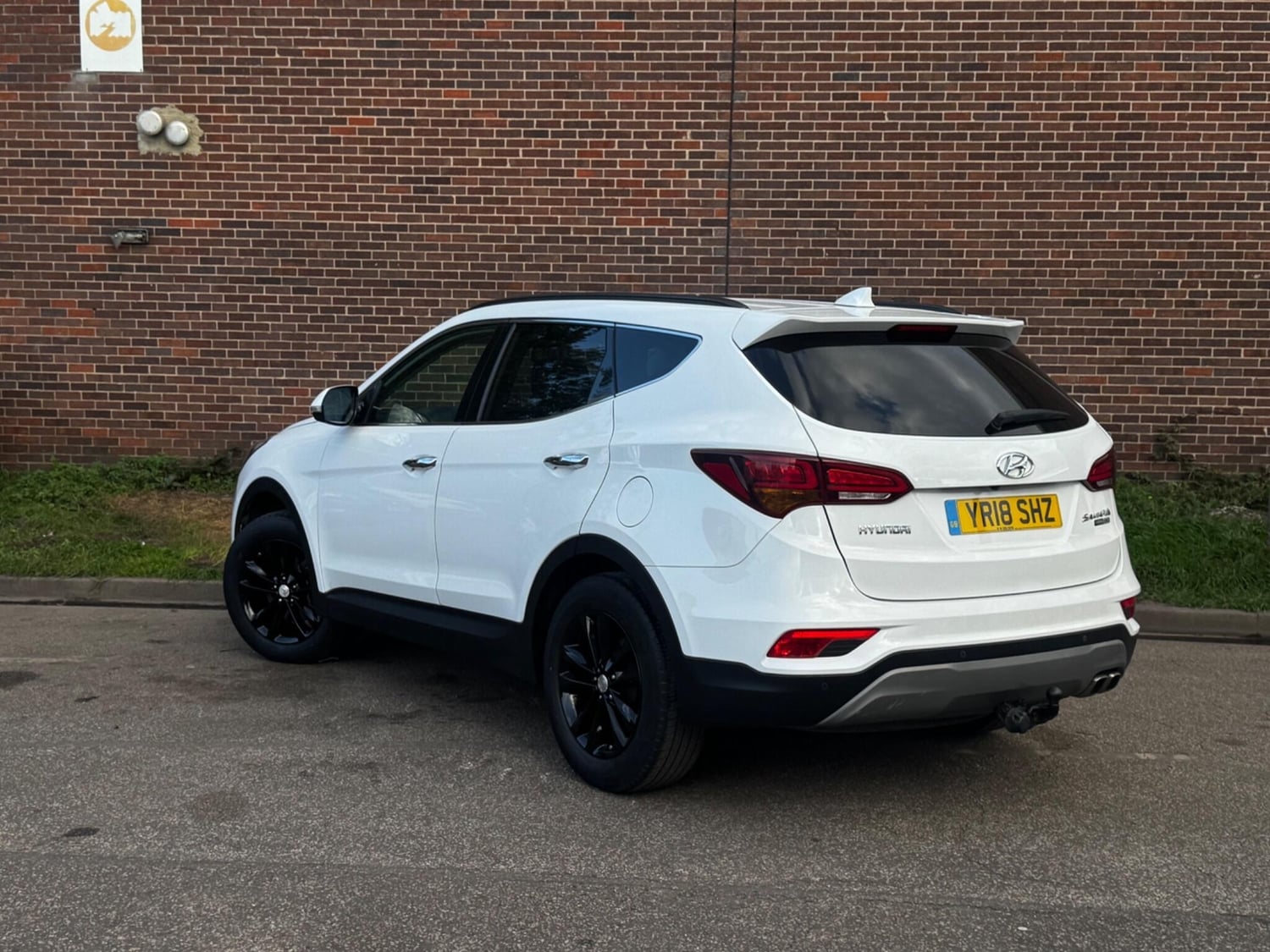Hyundai Santa Fe 2017 - Cars in Leeds