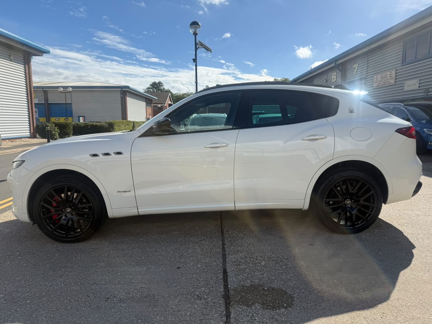 [ berth ]Maserati Levante