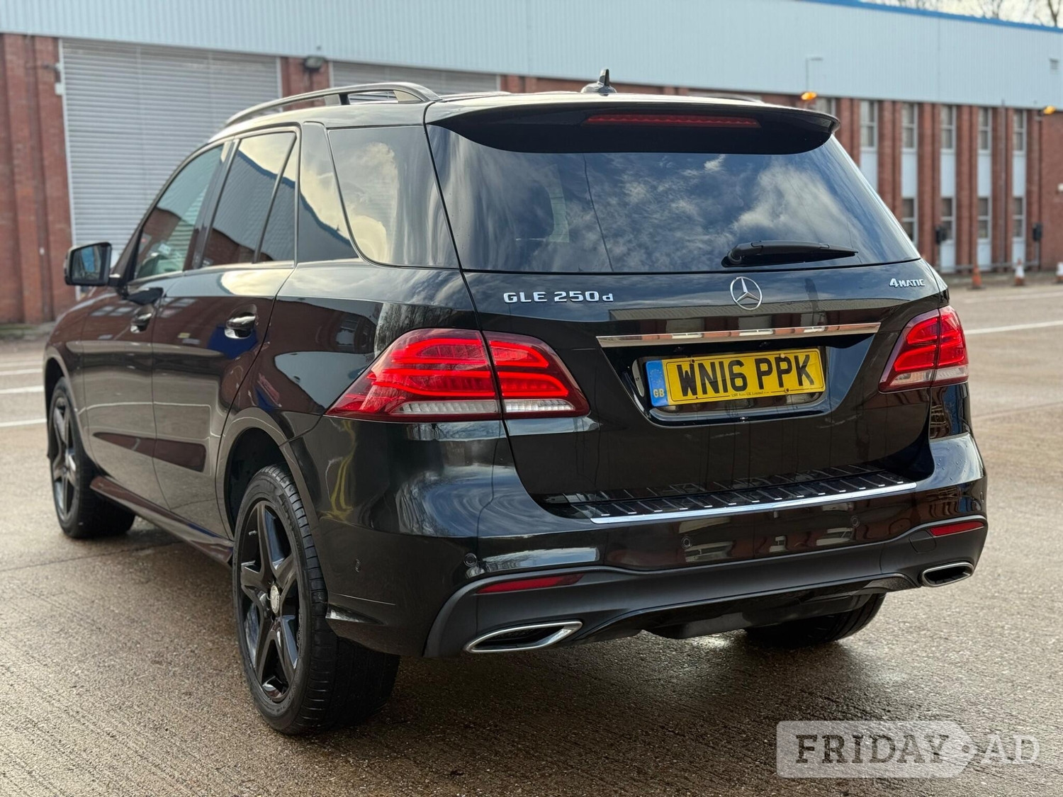 [ berth ]Mercedes-Benz GLE