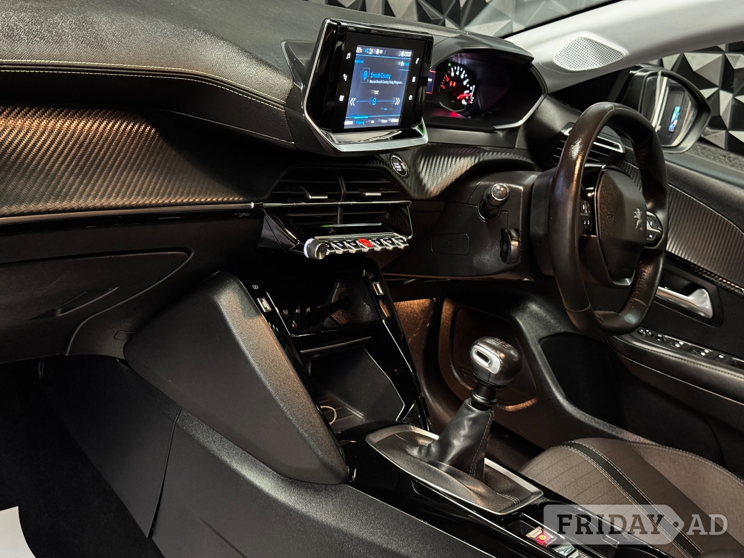 [ berth ]Peugeot 208