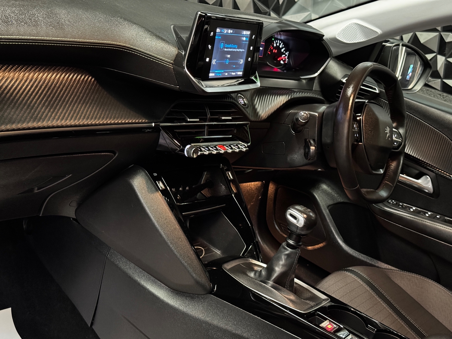 [ berth ]Peugeot 208