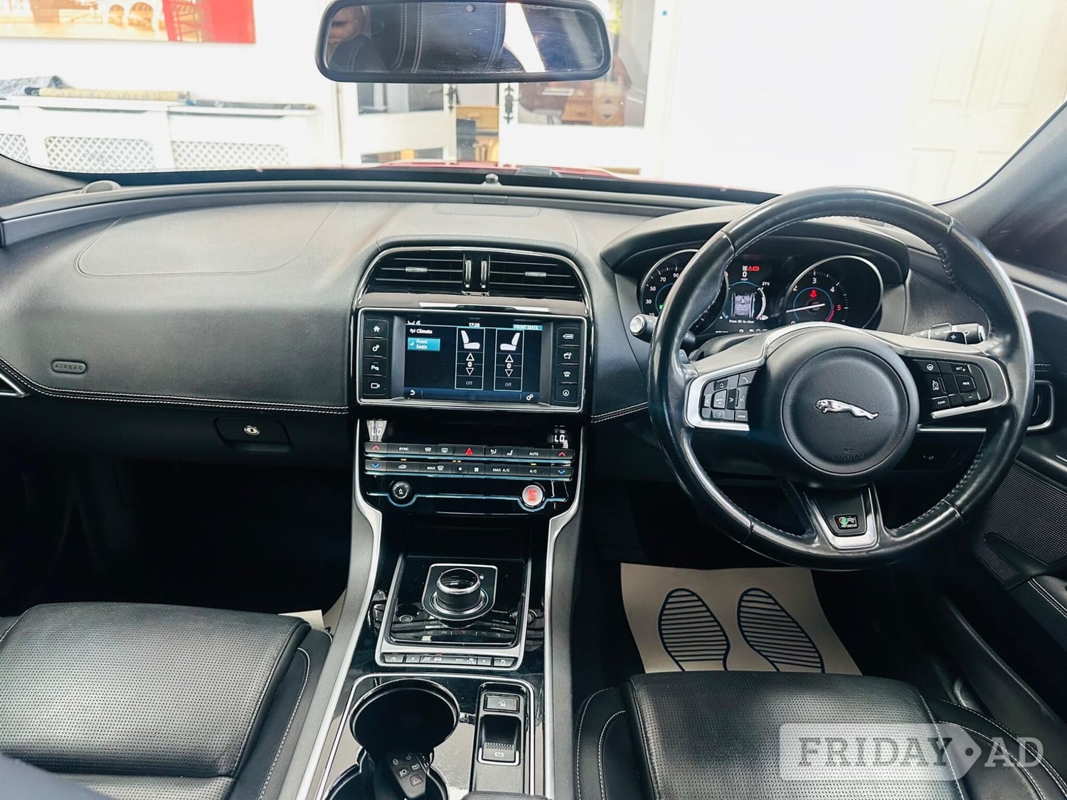 [ berth ]Jaguar XE